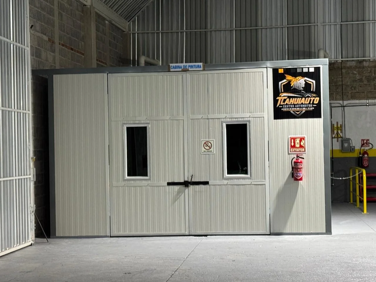 Exterior de la cabina de pintura y horneado