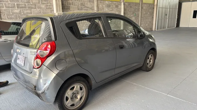 Chevrolet Spark en recepción con daño trasero